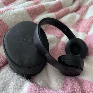 Beats Black Wireless Headphones with Case got for Christmas never really worn